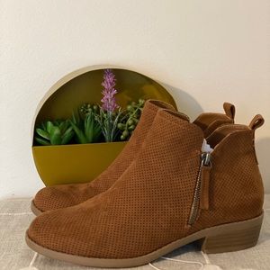 Universal Thread Brown booties